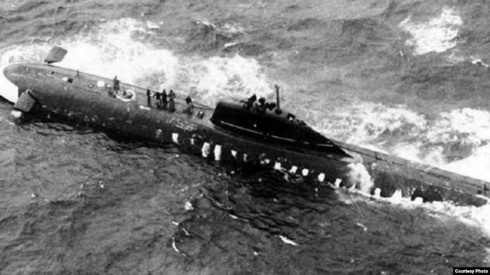 Советская атомная подлодка К-8 в Бискайском заливе после пожара на борту 8 апреля 1970 г