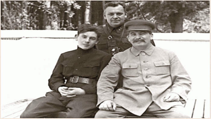 Василий Сталин, начальник охраны Кремля Николай Власик, Иосиф Сталин