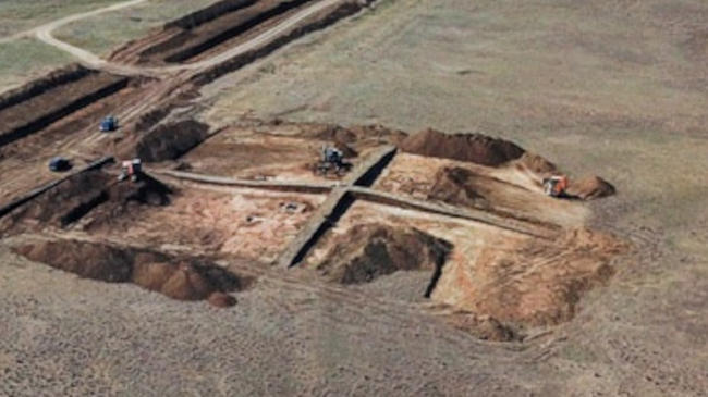 На территории поселения Аджи-Эль были обнаружены и изучены так называемые хозяйственные ямы, которые позволяют сделать вывод о присутствии здесь населенного пункта в период Золотой Орды