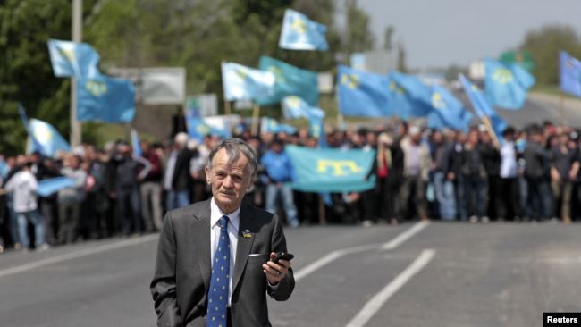 Мустафа Джемилев пытается попасть на территорию Крымского полуострова. 3 мая 2014 года