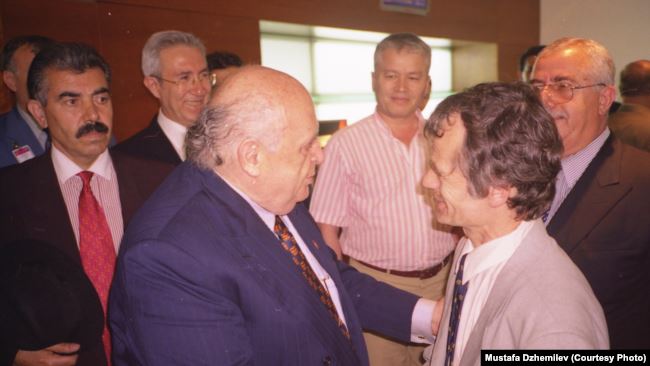 Встреча Мустафы Джемилева (на переднем плане справа) с экс-президентом Турции Сулейманом Демирелем