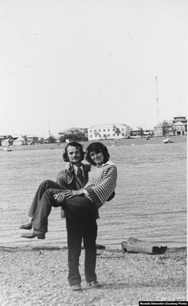 Мустафа и Сафинар Джемилевы в Якутии. Июль 1980