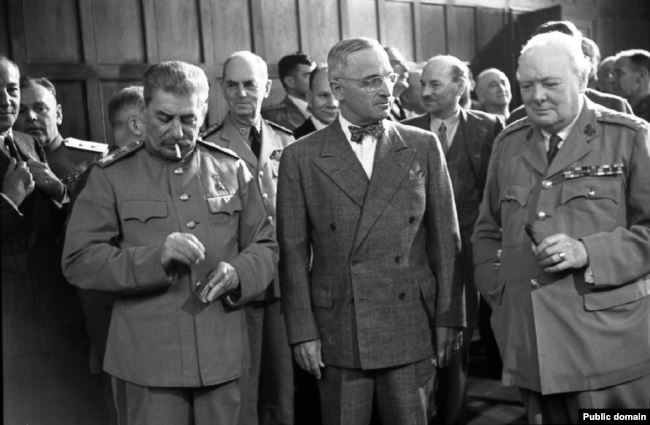 Иосиф Сталин, Гарри Трумэн, Уинстон Черчилль на Потсдамской конференции, июль 1945 года