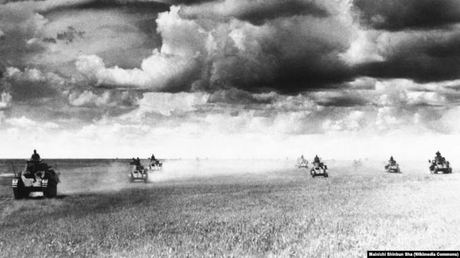 Танковая атака японцев перед рекой Халхин-Гол. Июль 1939 года