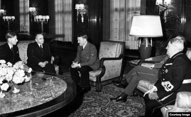 Владимир Деканозов и Адольф Гитлер