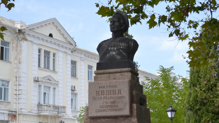 Памятник матросу Кошке в Севастополе
